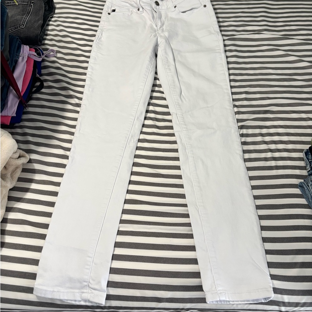 KanCan Women's Crisp White Straight Leg Jeans